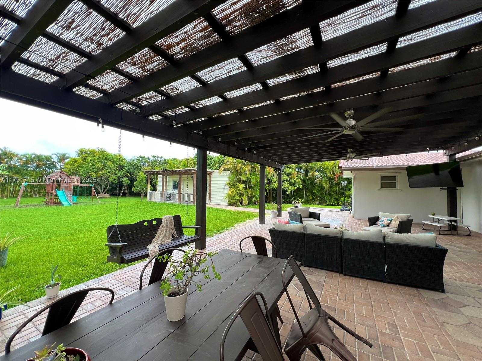 Small Image of 14051 SOUTH WEST 15TH CT, Davie Number 18
