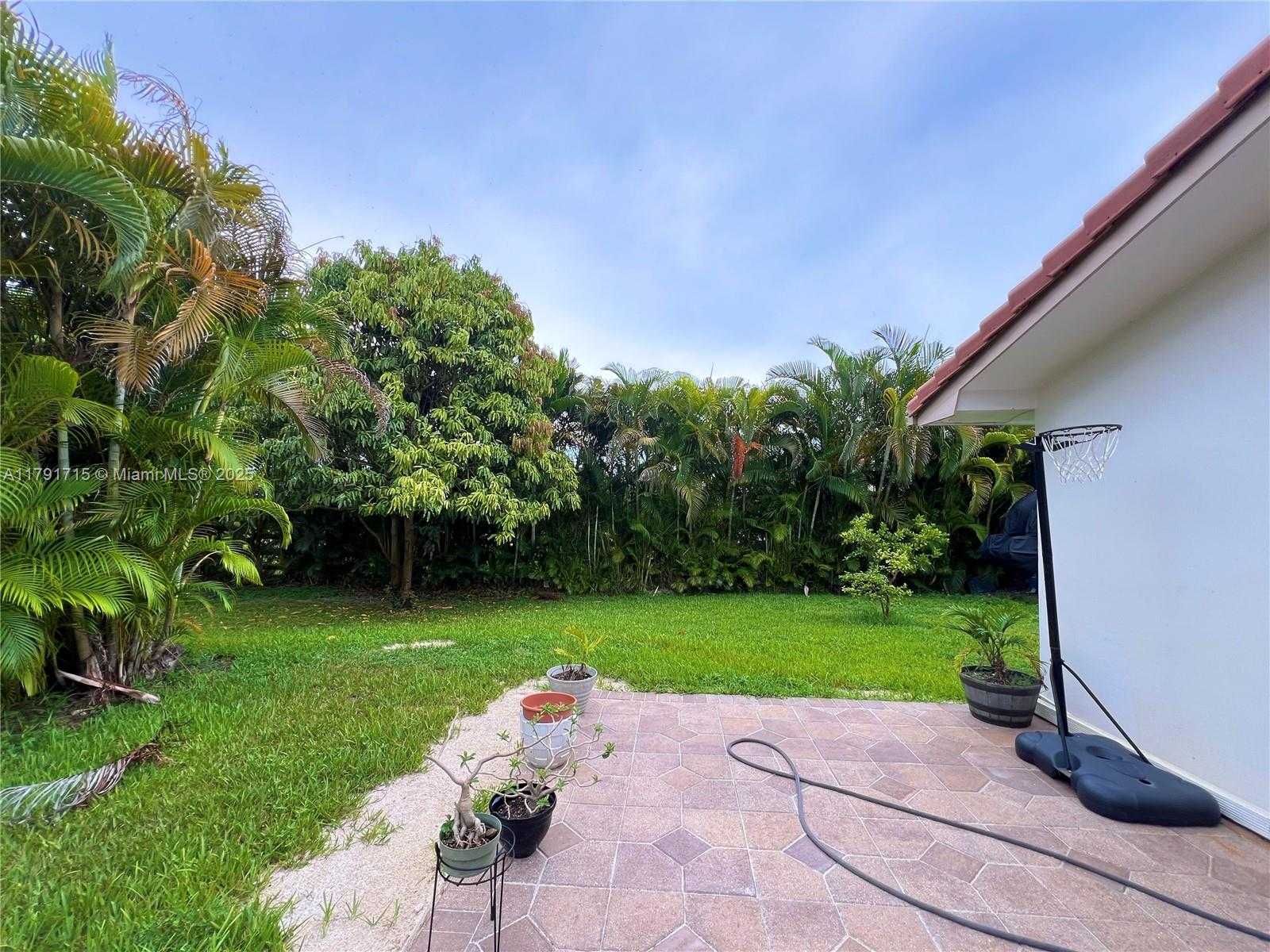 Small Image of 14051 SOUTH WEST 15TH CT, Davie Number 19