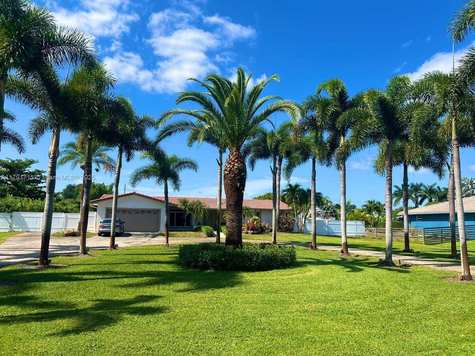 Small Image of 14051 SOUTH WEST 15TH CT, Davie Number 2