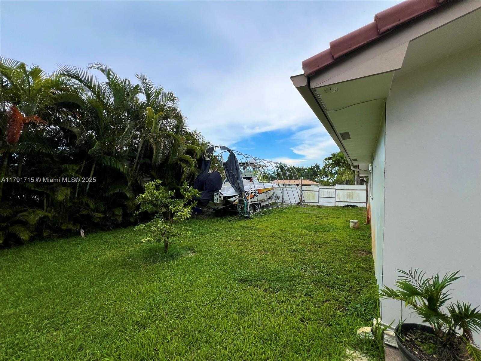 Small Image of 14051 SOUTH WEST 15TH CT, Davie Number 20