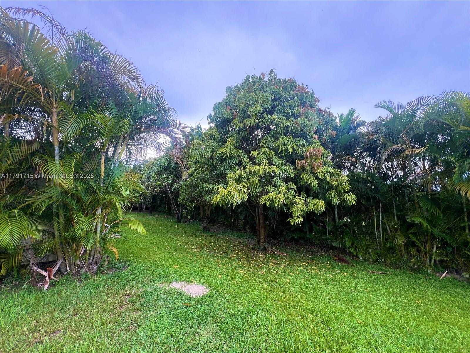Small Image of 14051 SOUTH WEST 15TH CT, Davie Number 21