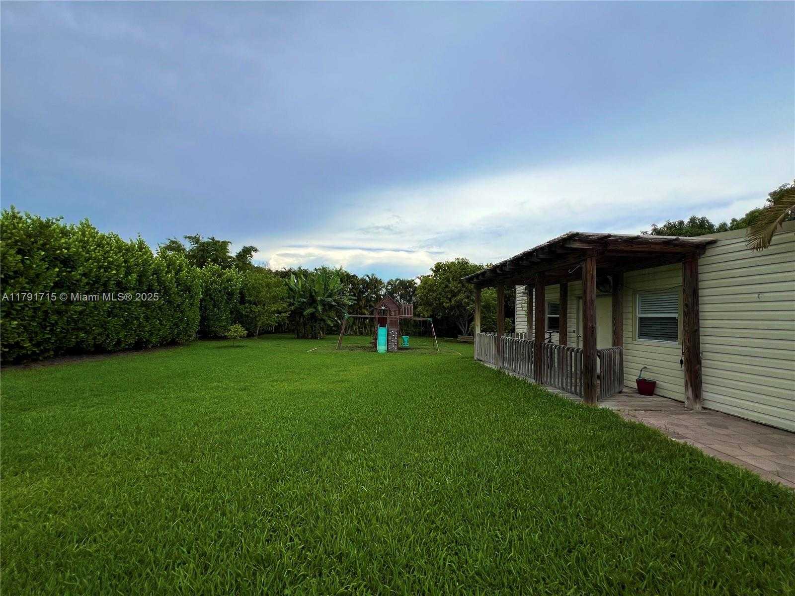 Small Image of 14051 SOUTH WEST 15TH CT, Davie Number 23