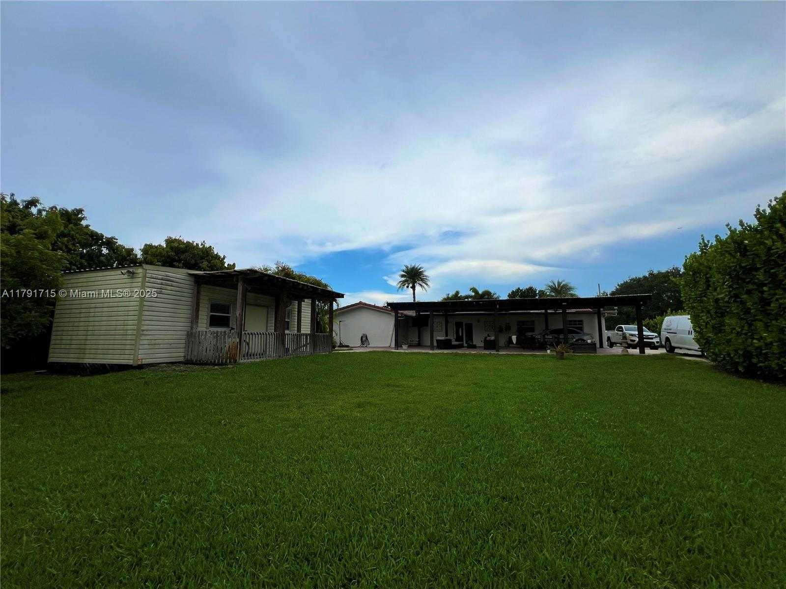 Small Image of 14051 SOUTH WEST 15TH CT, Davie Number 24