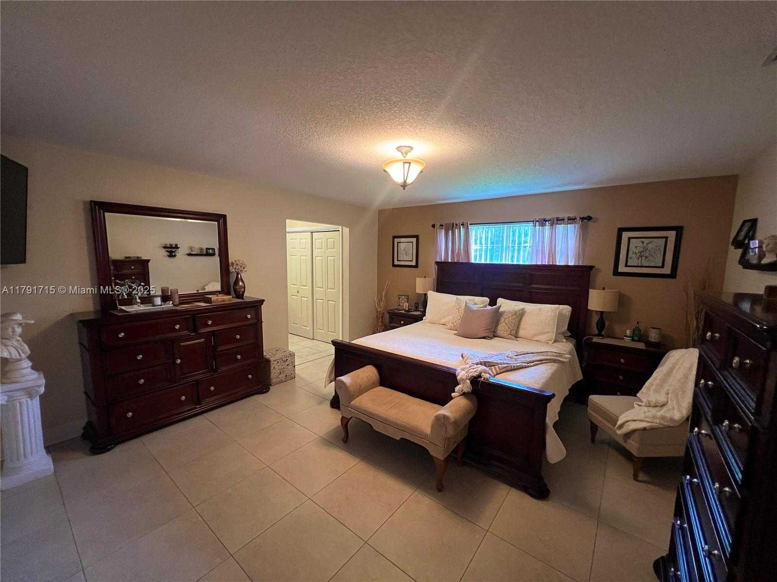 Small Image of 14051 SOUTH WEST 15TH CT, Davie Number 39