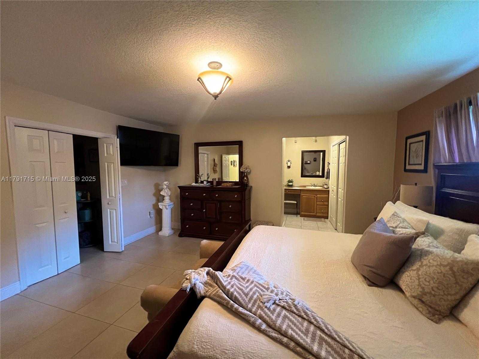 Small Image of 14051 SOUTH WEST 15TH CT, Davie Number 40