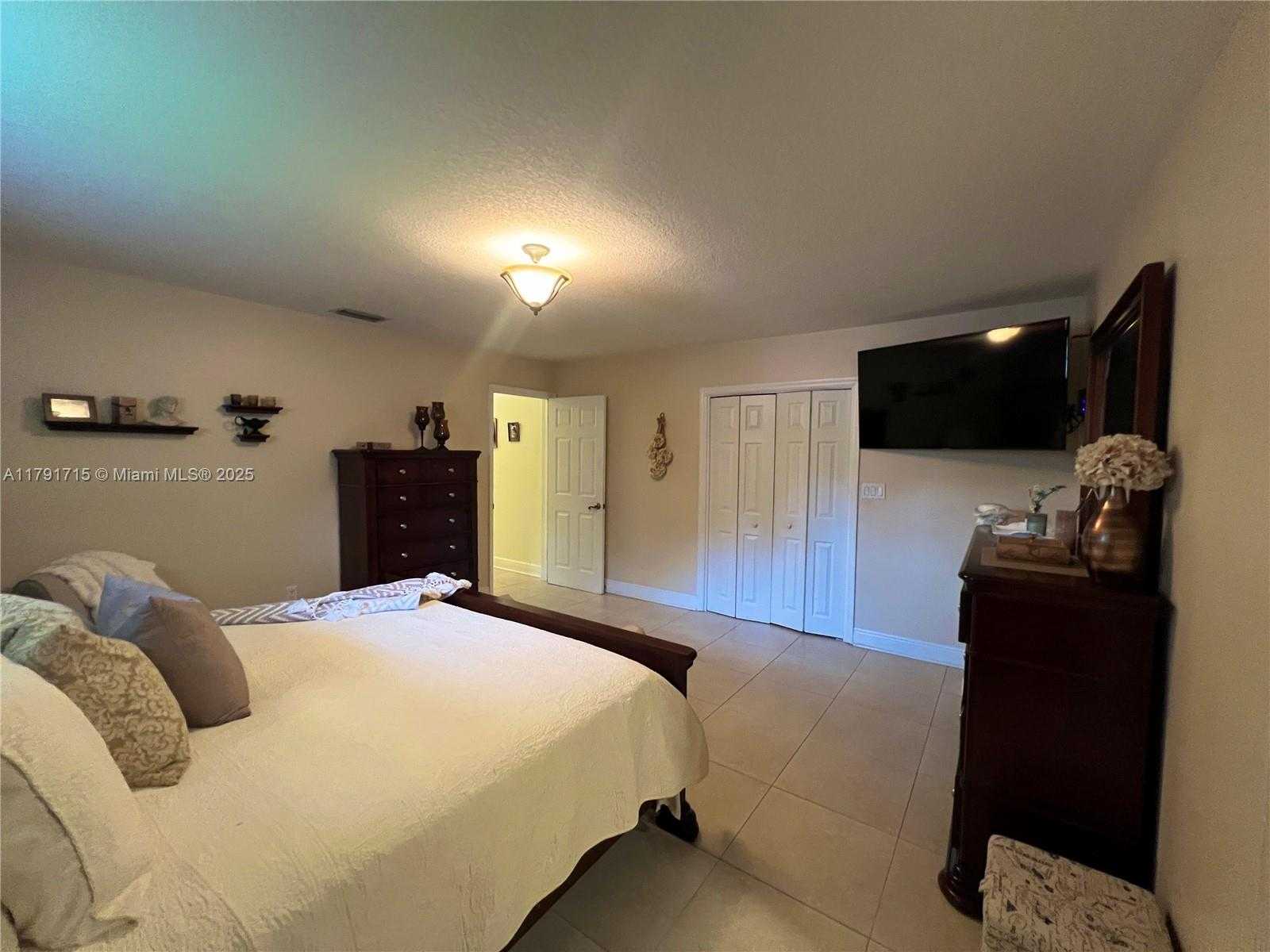 Small Image of 14051 SOUTH WEST 15TH CT, Davie Number 41