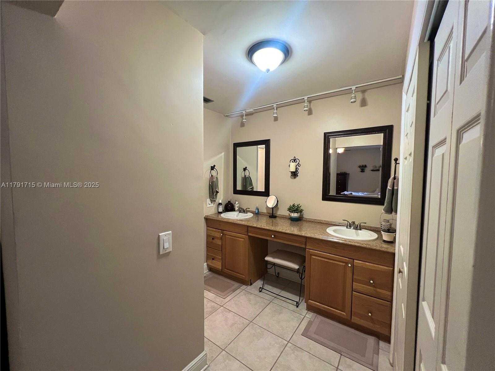 Small Image of 14051 SOUTH WEST 15TH CT, Davie Number 44