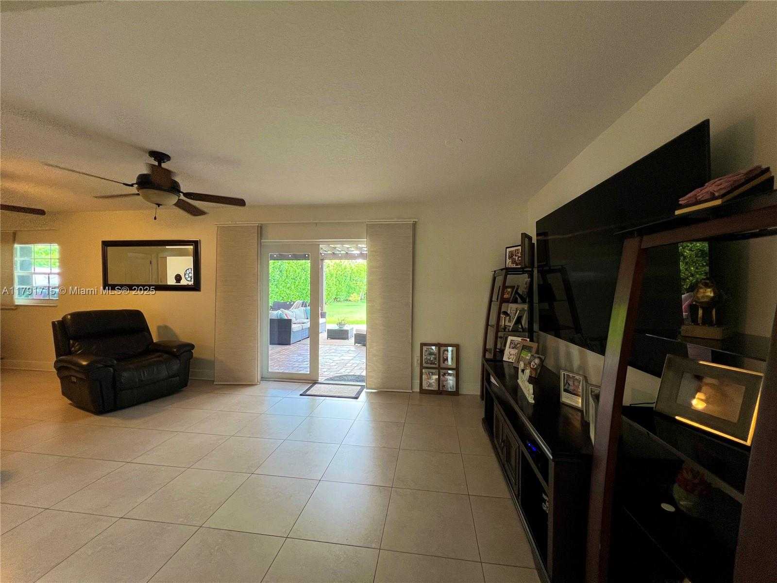 Small Image of 14051 SOUTH WEST 15TH CT, Davie Number 6
