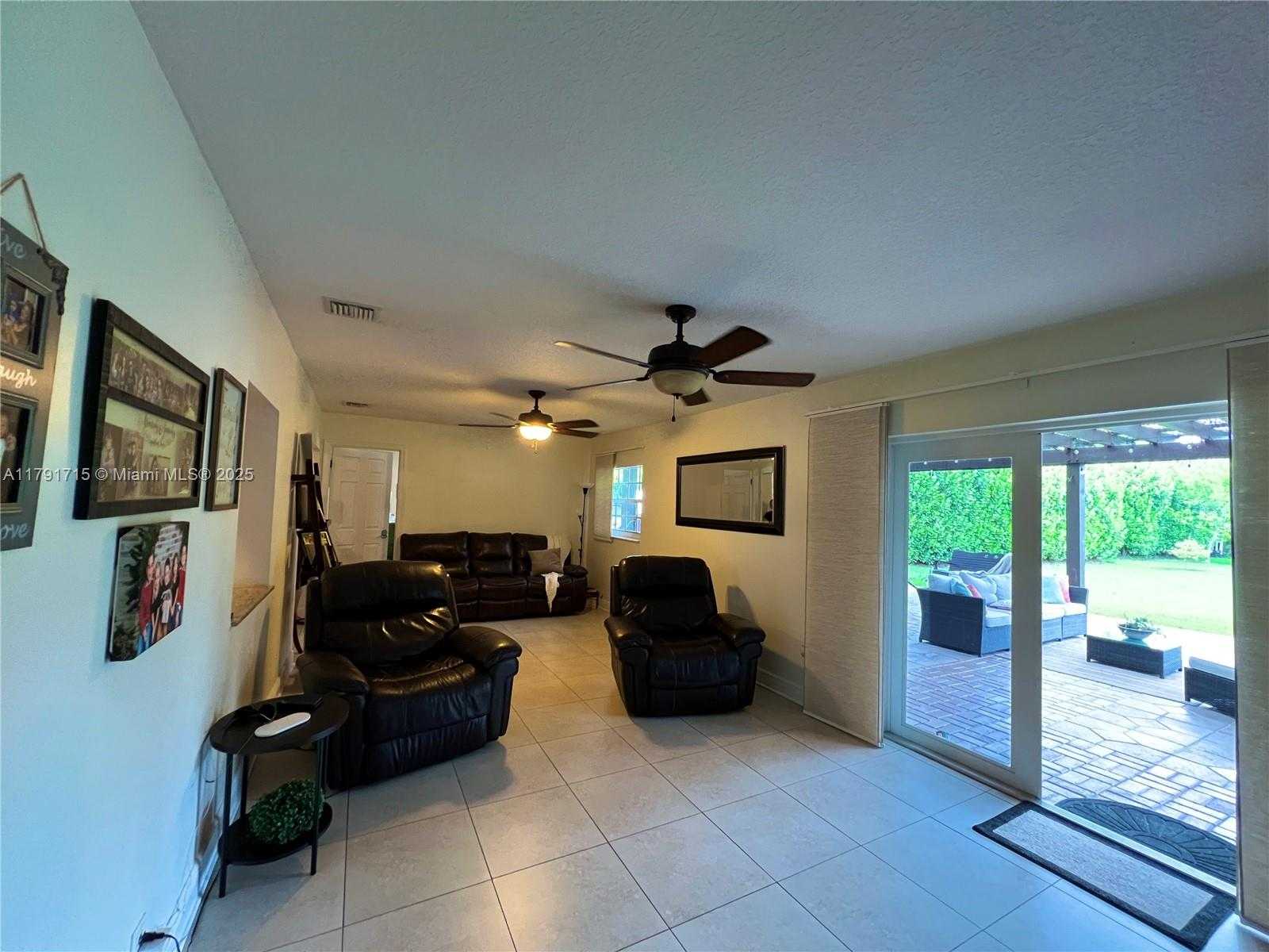 Small Image of 14051 SOUTH WEST 15TH CT, Davie Number 7