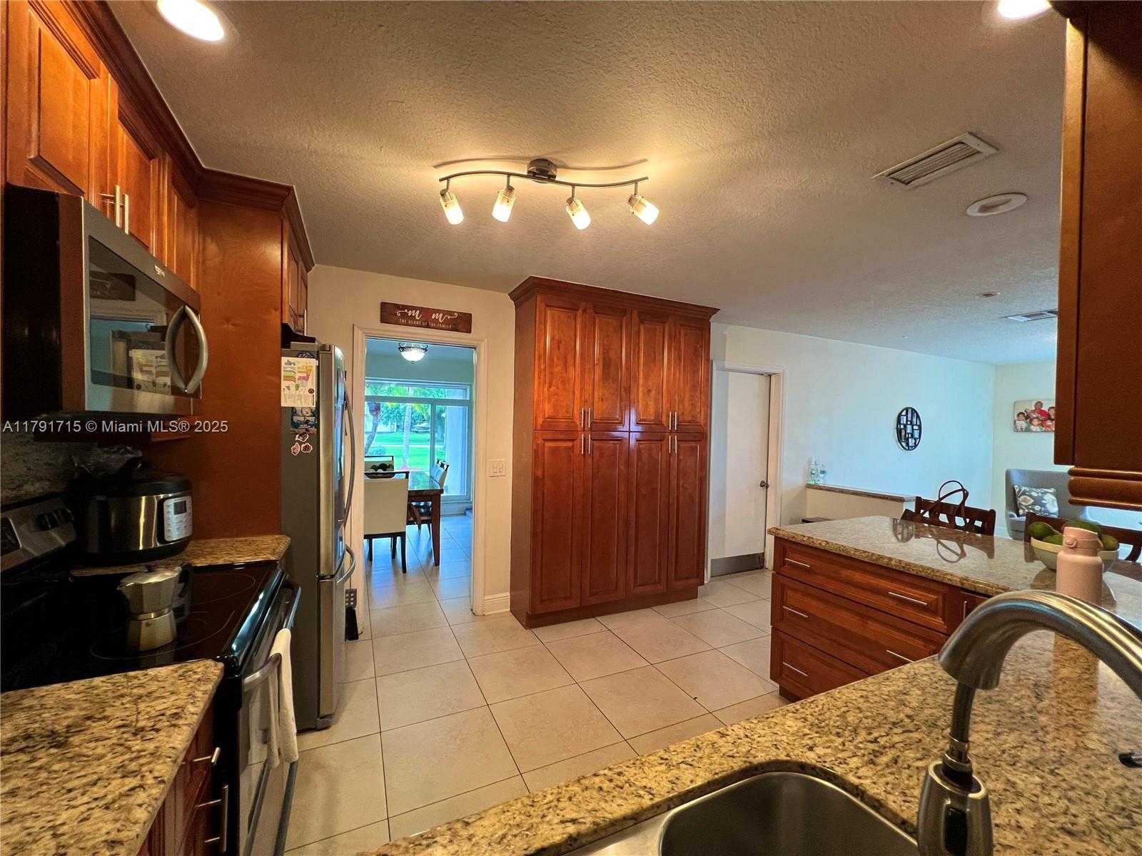 Small Image of 14051 SOUTH WEST 15TH CT, Davie Number 9