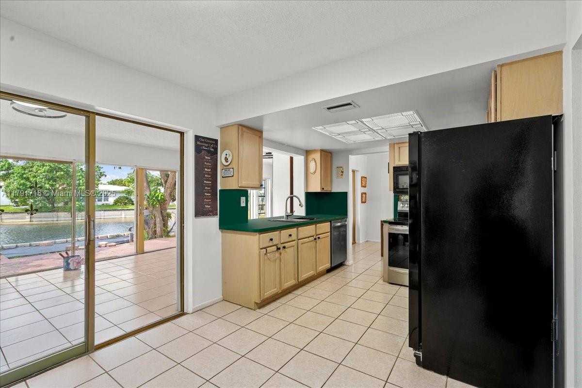 Small Image of 8301 NORTH WEST 57TH PL, Tamarac Number 16