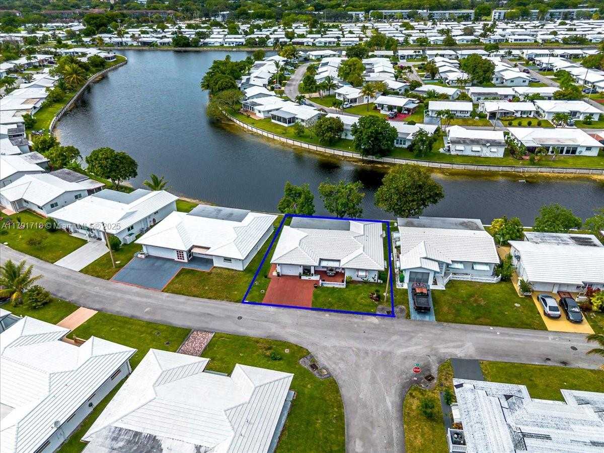 Small Image of 8301 NORTH WEST 57TH PL, Tamarac Number 38