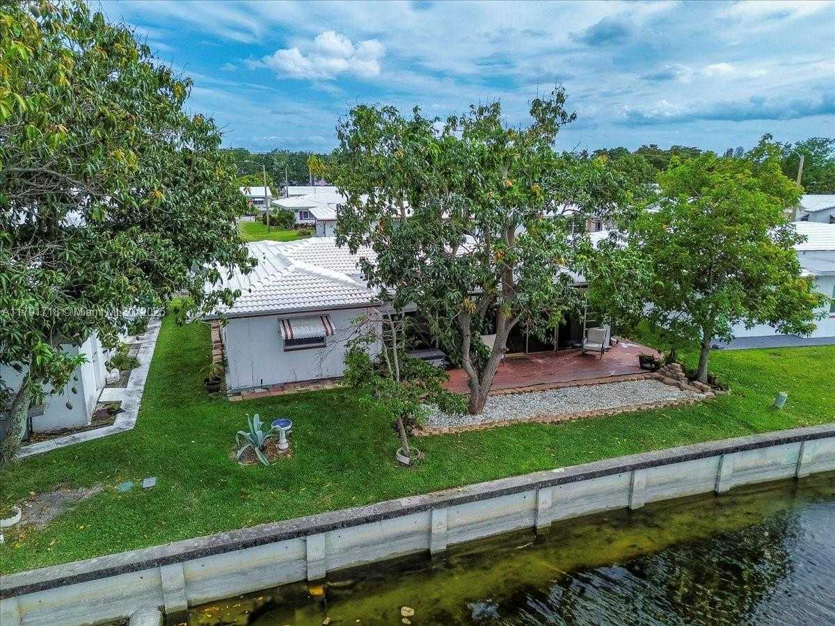 Small Image of 8301 NORTH WEST 57TH PL, Tamarac Number 41