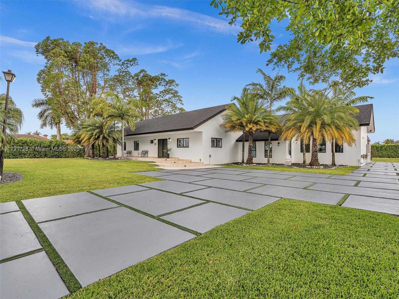 Small Image of 21411 SOUTH WEST 248TH ST, Homestead Number 3