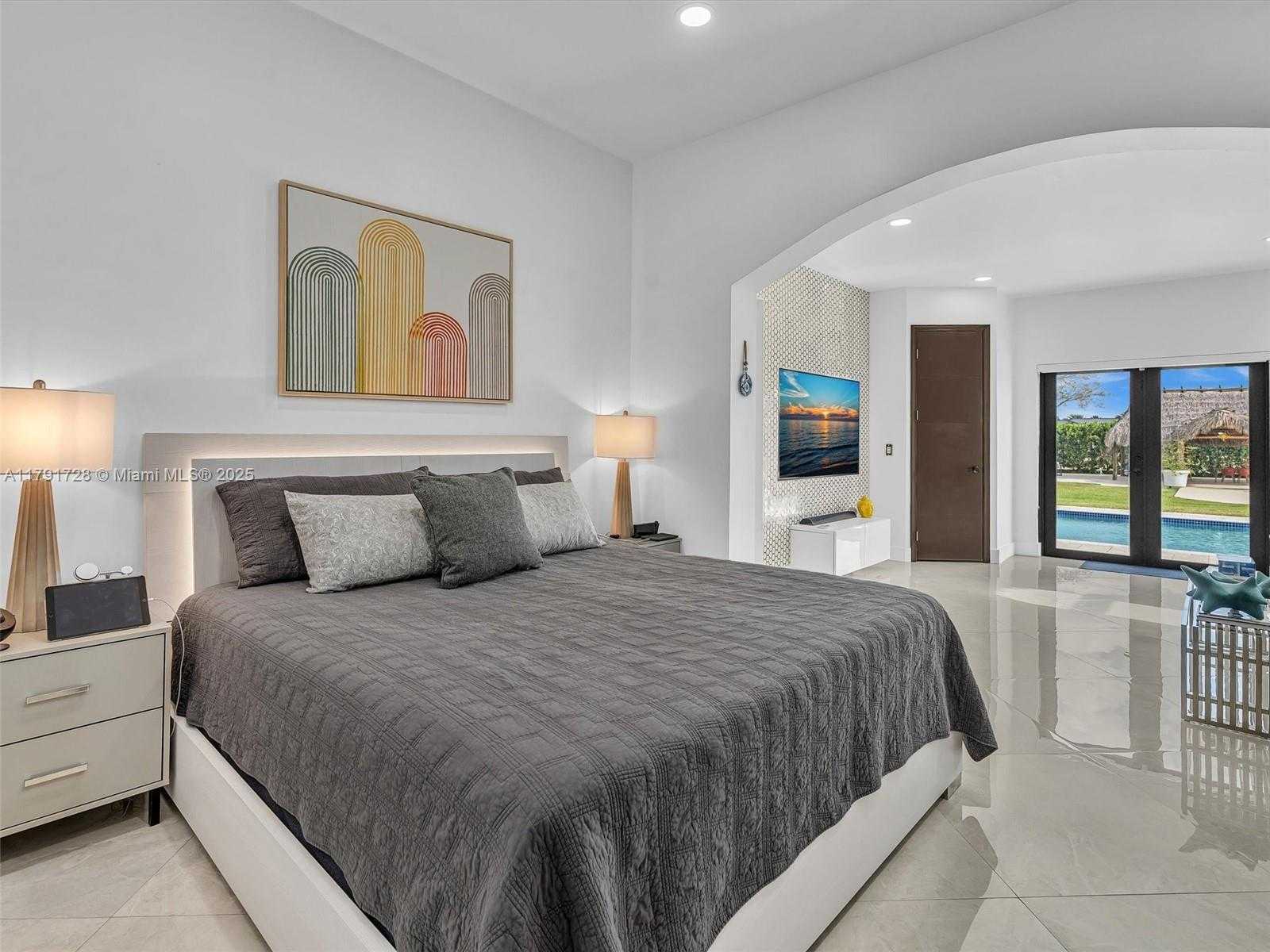 Small Image of 21411 SOUTH WEST 248TH ST, Homestead Number 37