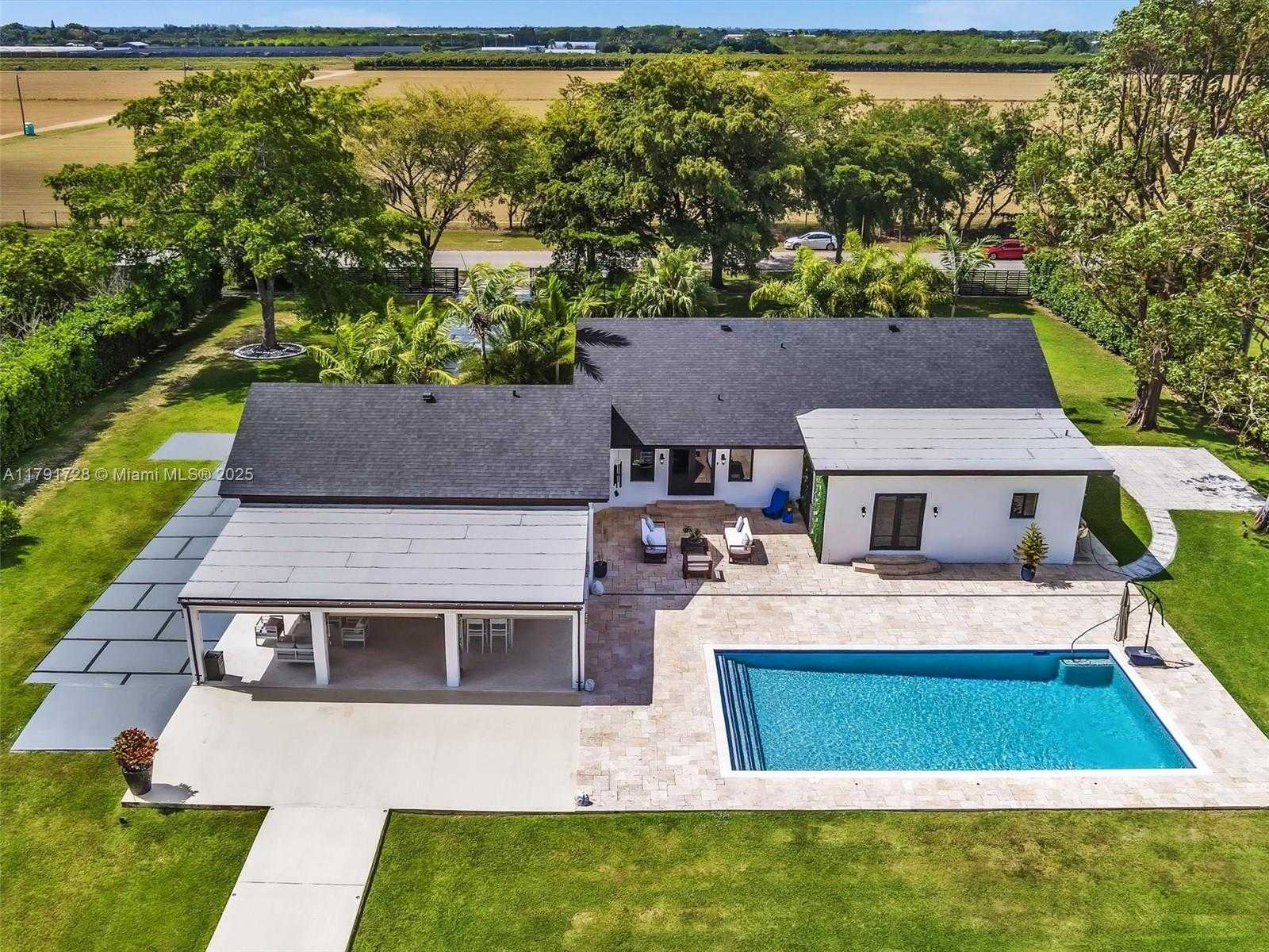 Small Image of 21411 SOUTH WEST 248TH ST, Homestead Number 9