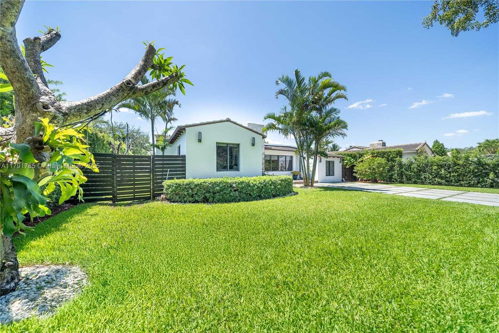 Small Image of 766 NORTH EAST 96TH ST, Miami Shores Number 2