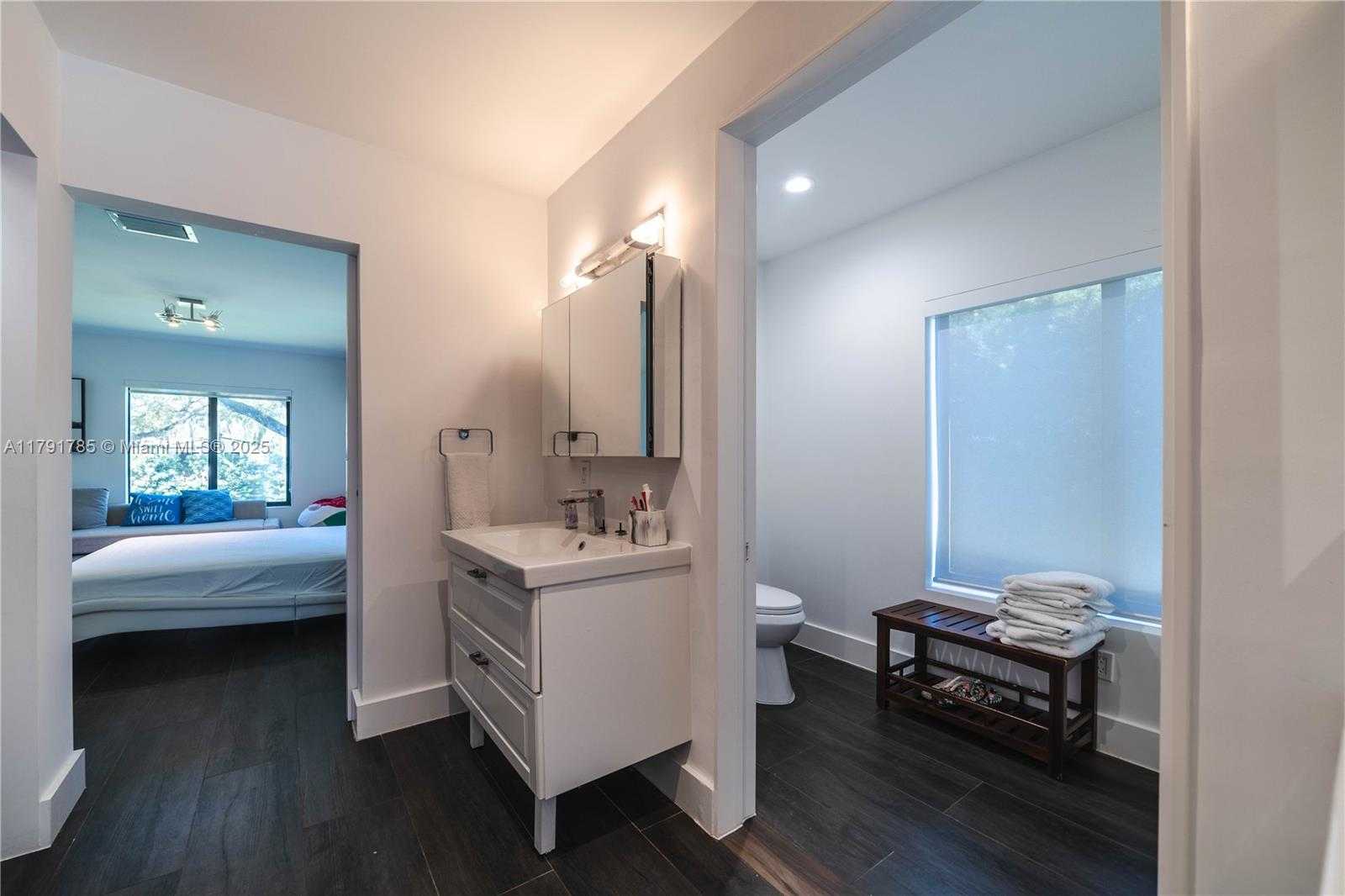 Small Image of 766 NORTH EAST 96TH ST, Miami Shores Number 35