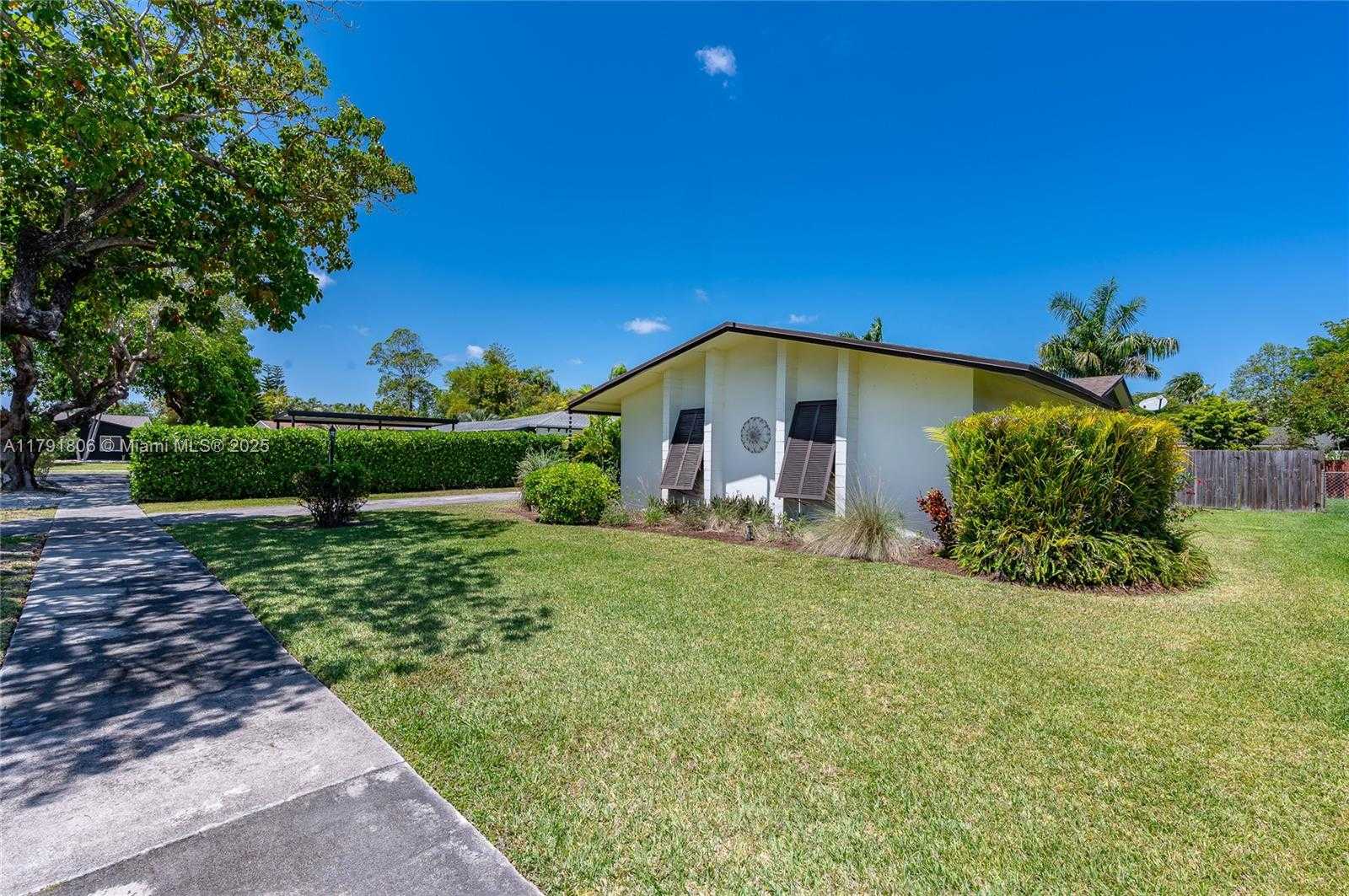 Small Image of 18525 SOUTH WEST 90TH CT, Cutler Bay Number 4