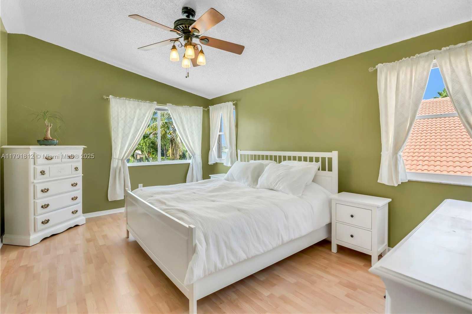 Small Image of 1060 NORTH WEST 192ND AVE, Pembroke Pines Number 15