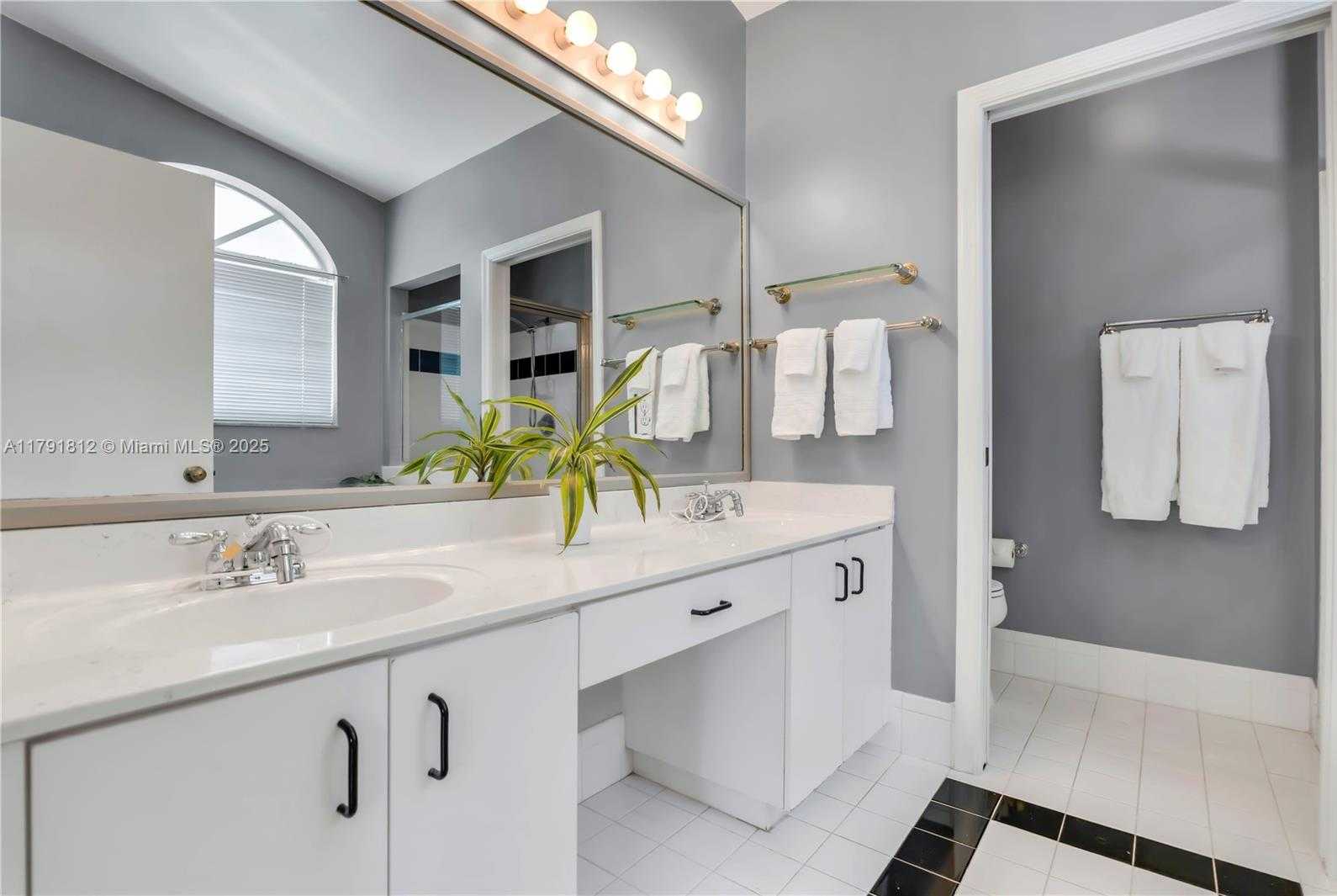 Small Image of 1060 NORTH WEST 192ND AVE, Pembroke Pines Number 22