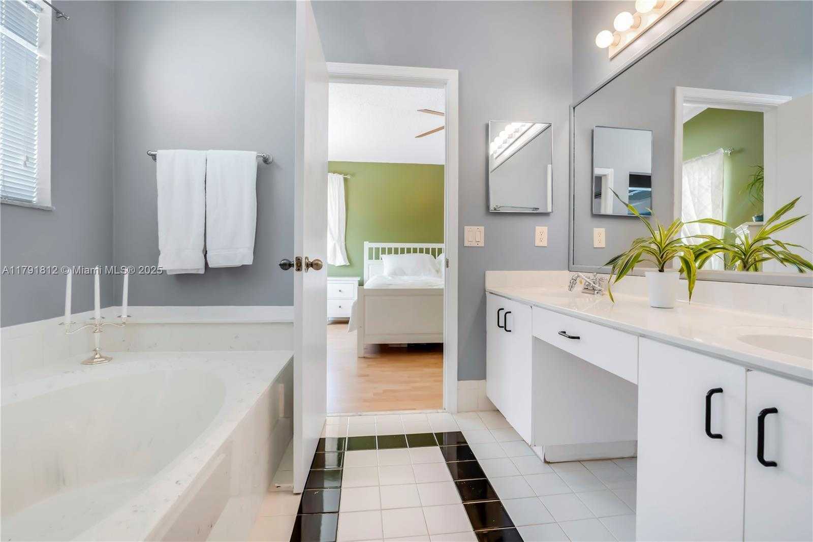 Small Image of 1060 NORTH WEST 192ND AVE, Pembroke Pines Number 24