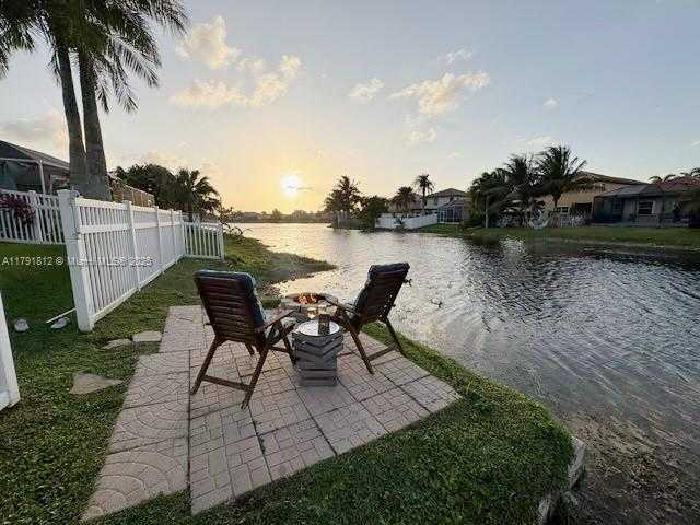 Small Image of 1060 NORTH WEST 192ND AVE, Pembroke Pines Number 39
