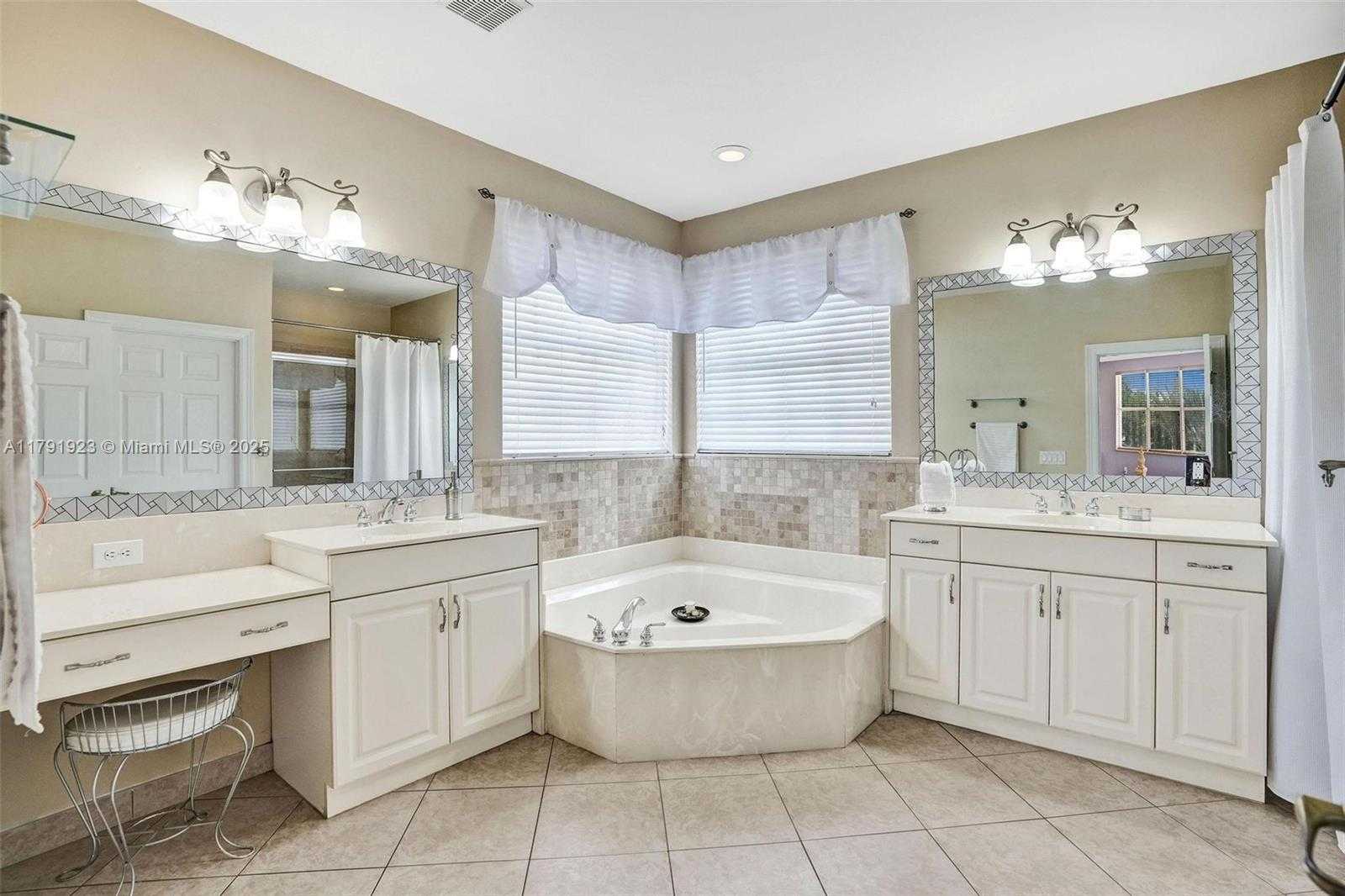 Small Image of 19323 SOUTH WEST 55TH ST, Miramar Number 14