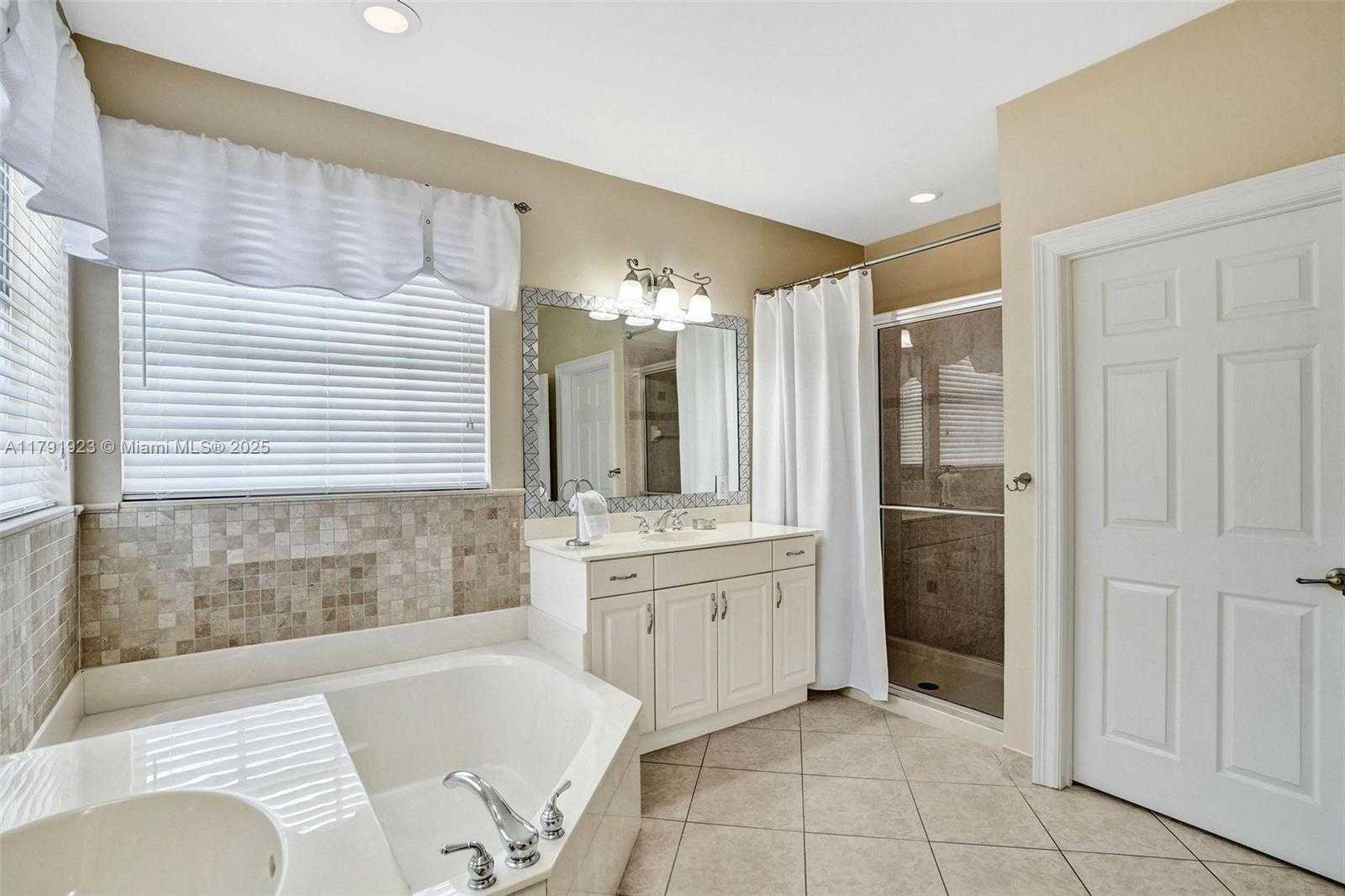 Small Image of 19323 SOUTH WEST 55TH ST, Miramar Number 15