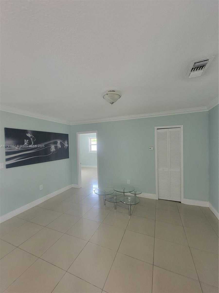 Small Image of 25 EAST 53RD TER, Hialeah Number 5