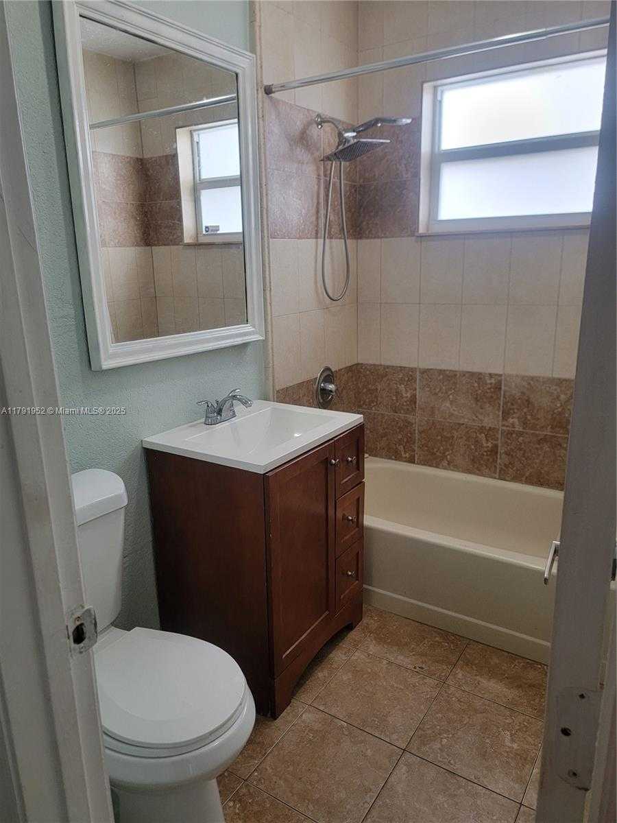 Small Image of 25 EAST 53RD TER, Hialeah Number 6
