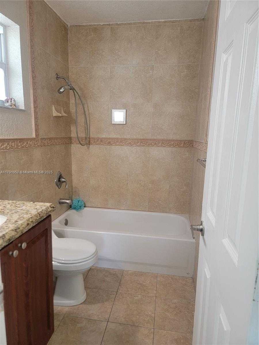 Small Image of 25 EAST 53RD TER, Hialeah Number 7