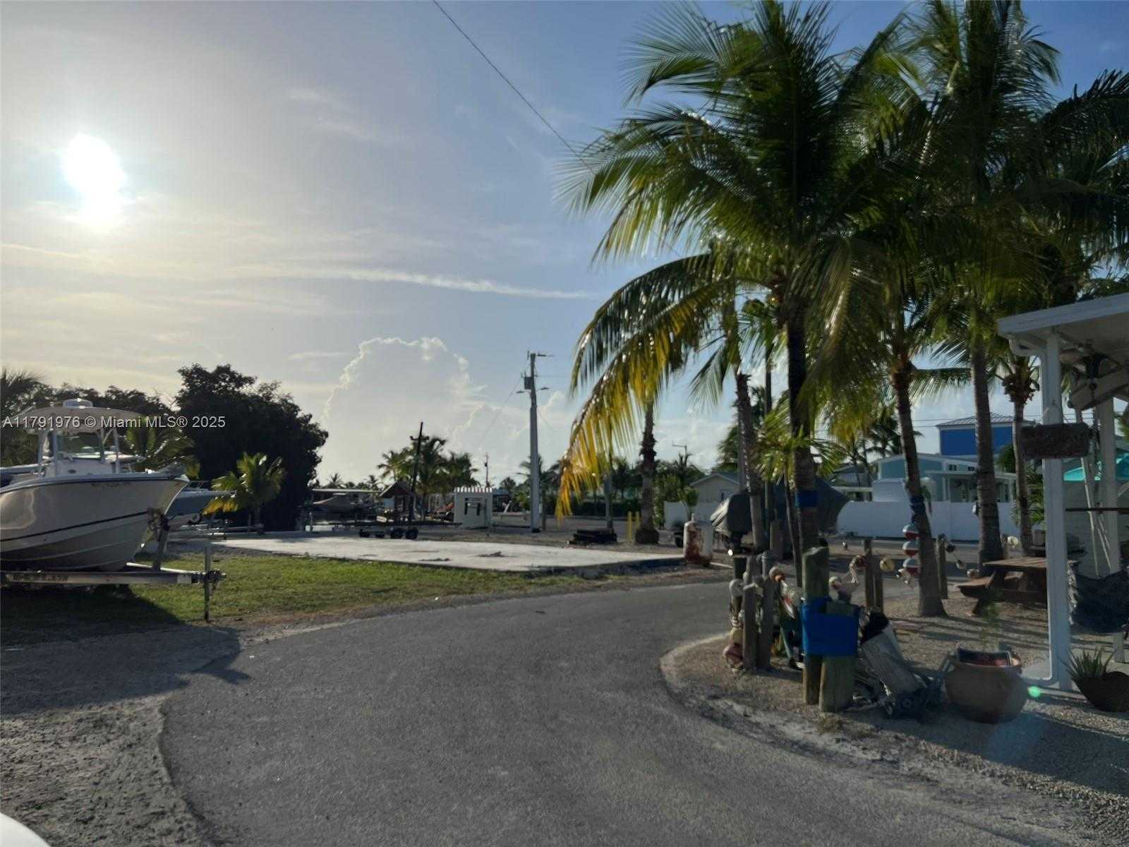 Small Image of 325 CALUSA STREET LOT 245, Key Largo Number 2