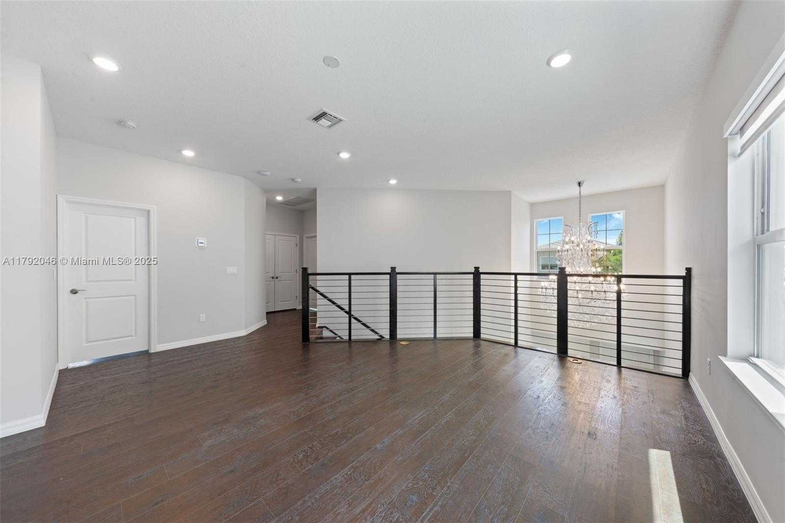 Small Image of 4317 FICUS ST, Hollywood Number 10