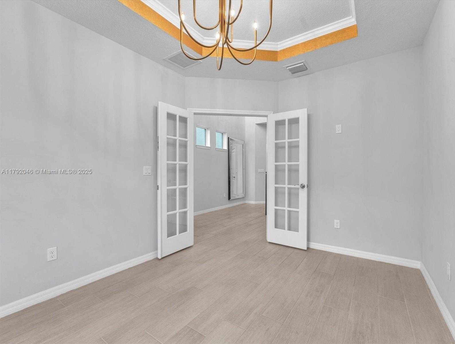 Small Image of 4317 FICUS ST, Hollywood Number 6