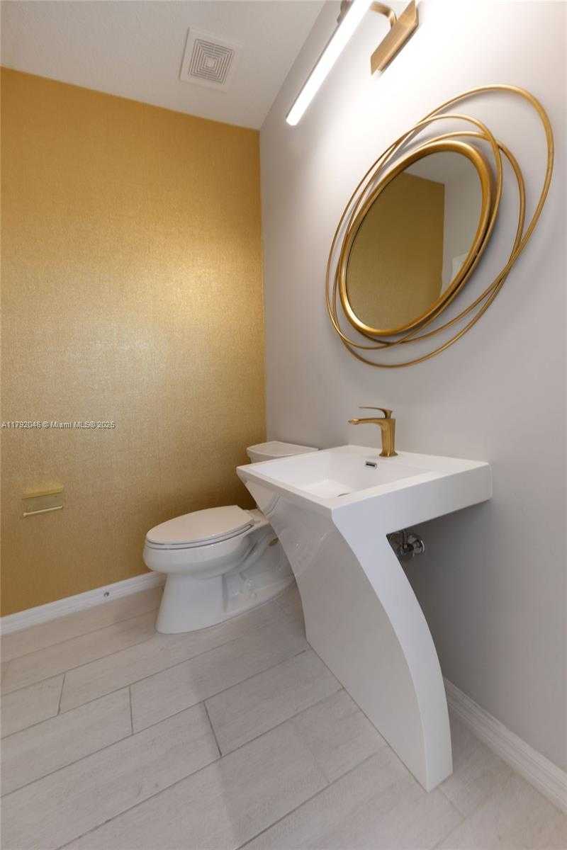 Small Image of 4317 FICUS ST, Hollywood Number 7