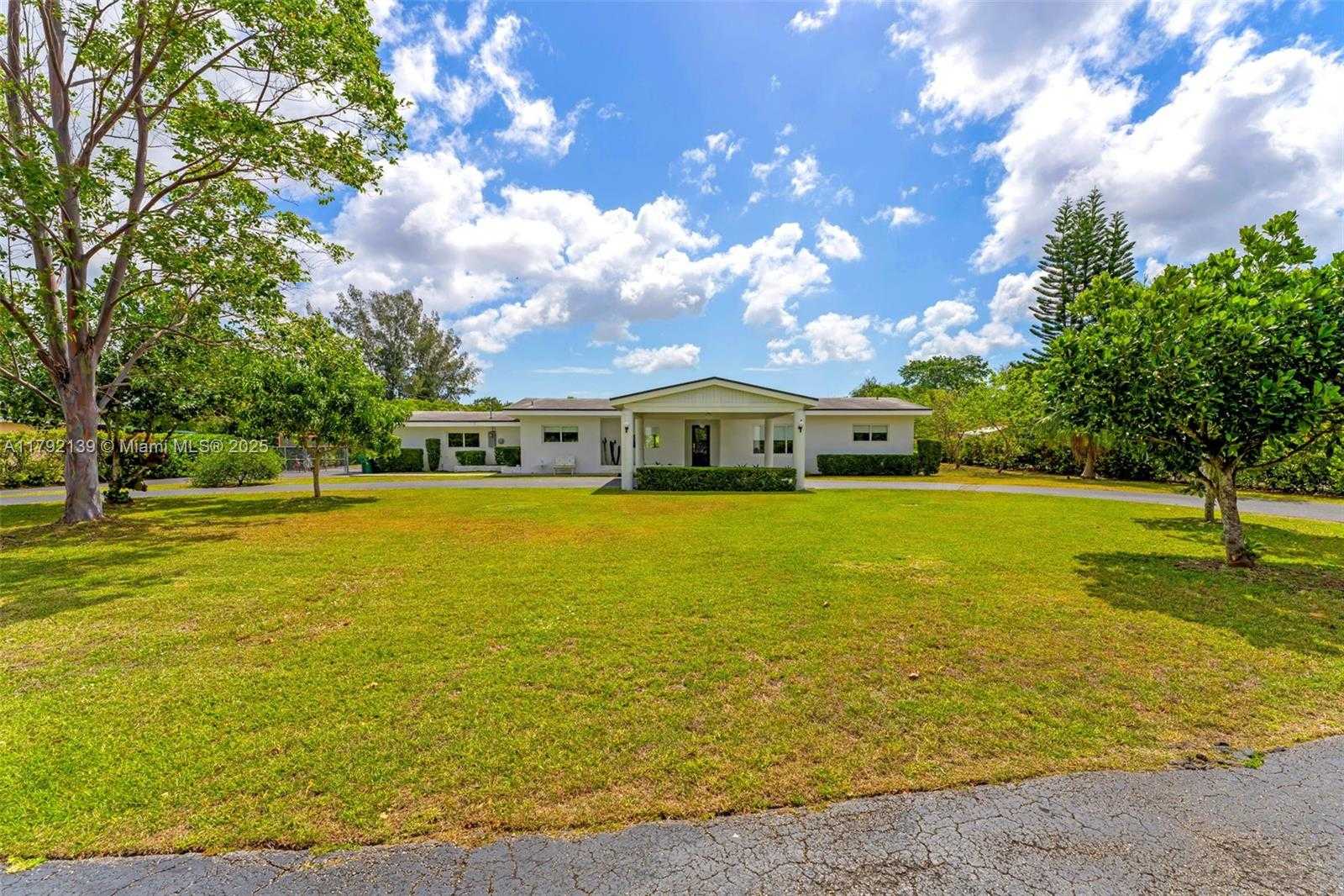Small Image of 29425 SOUTH WEST 182ND AVE, Homestead Number 32