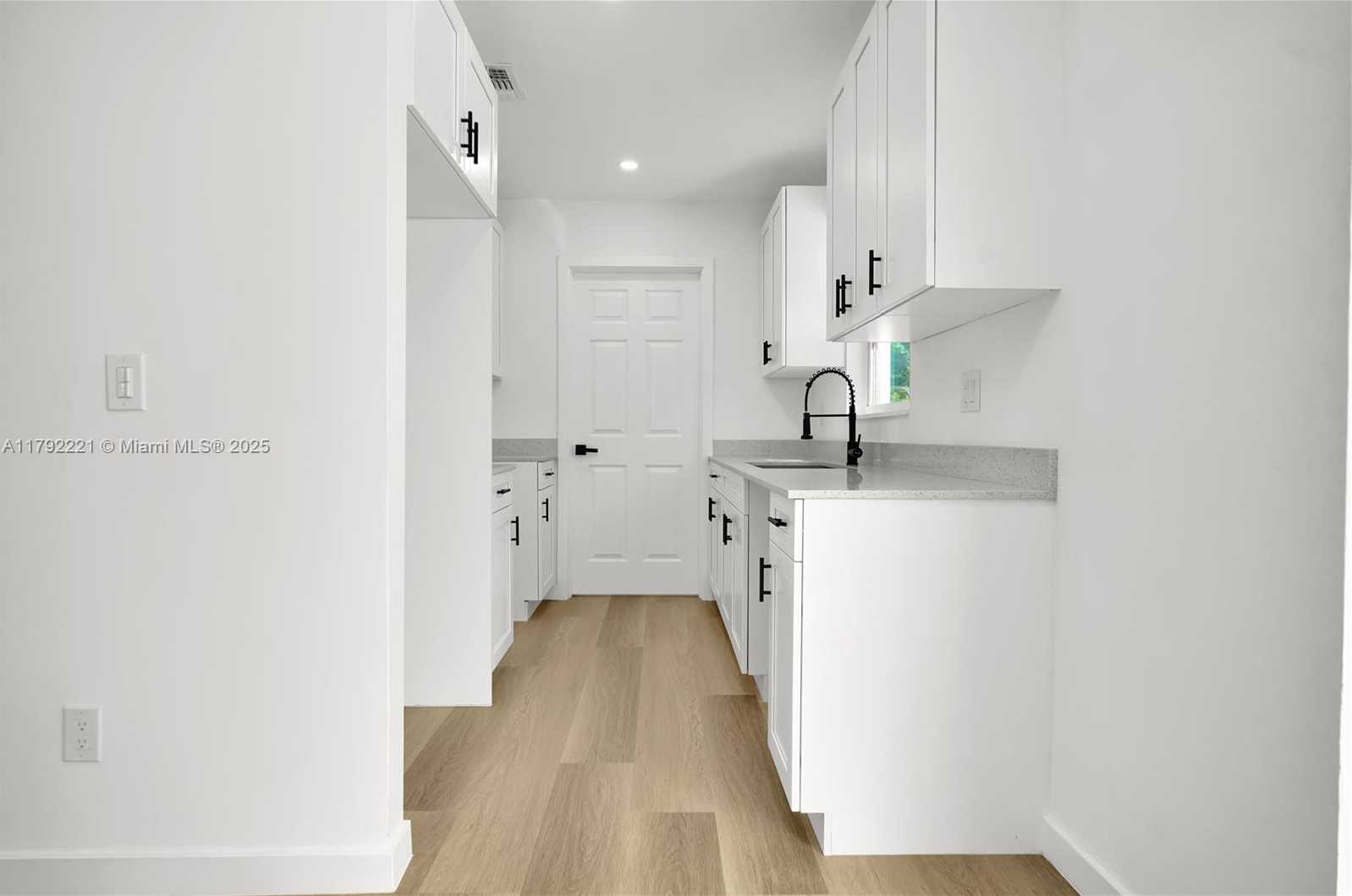 Small Image of 439 SOUTH WEST 17TH TER, Homestead Number 11