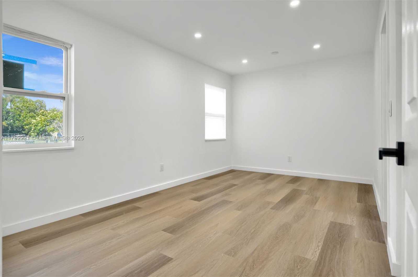 Small Image of 439 SOUTH WEST 17TH TER, Homestead Number 13