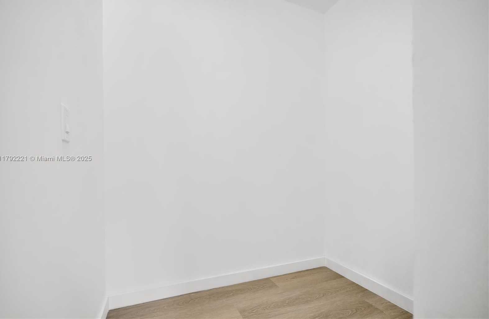 Small Image of 439 SOUTH WEST 17TH TER, Homestead Number 15