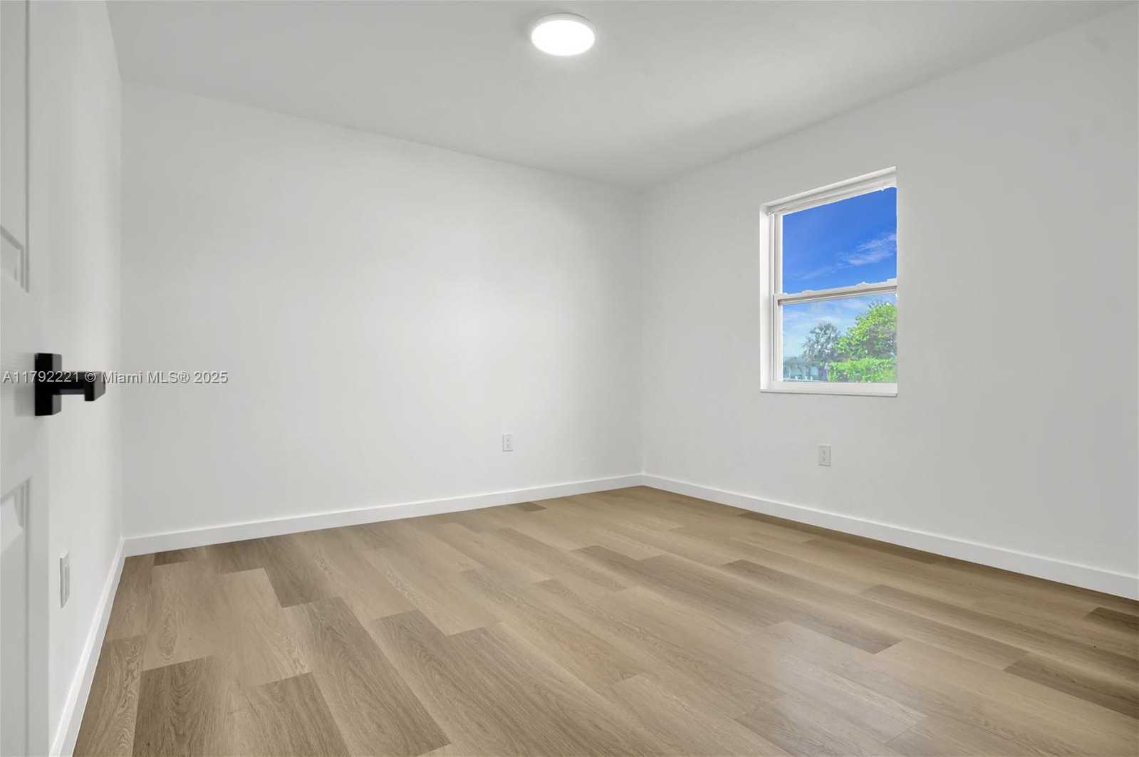 Small Image of 439 SOUTH WEST 17TH TER, Homestead Number 16