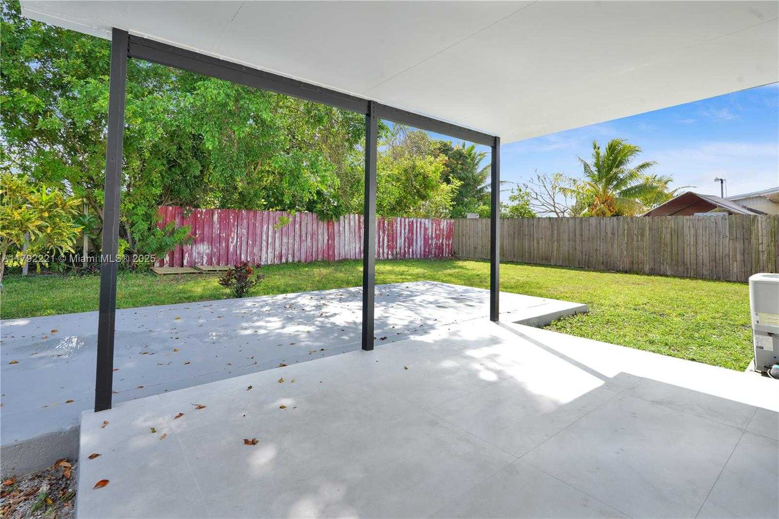 Small Image of 439 SOUTH WEST 17TH TER, Homestead Number 21