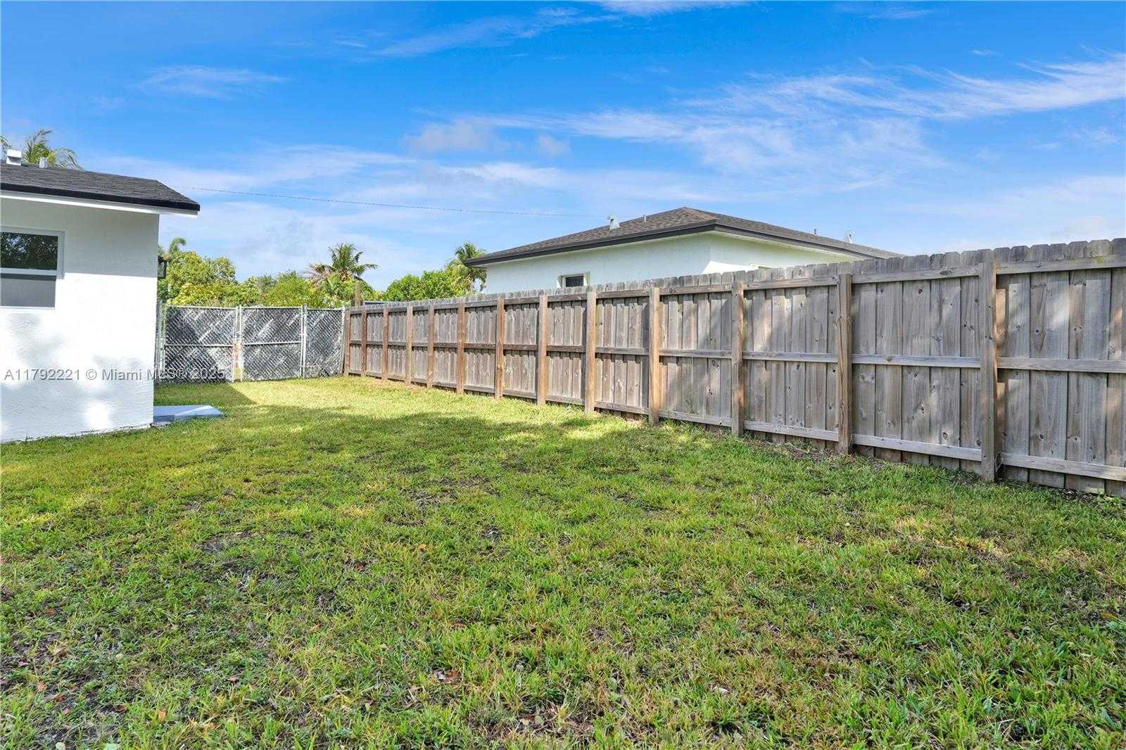 Small Image of 439 SOUTH WEST 17TH TER, Homestead Number 22