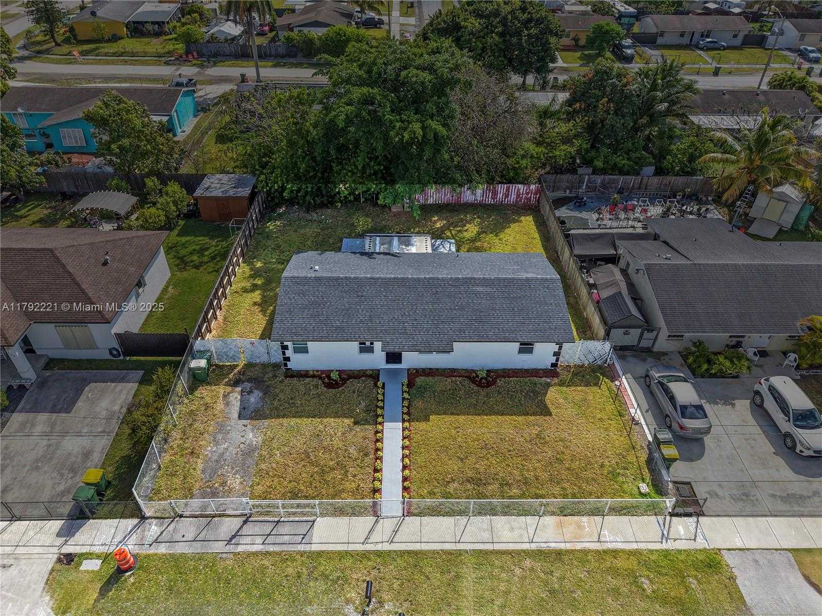 Small Image of 439 SOUTH WEST 17TH TER, Homestead Number 24