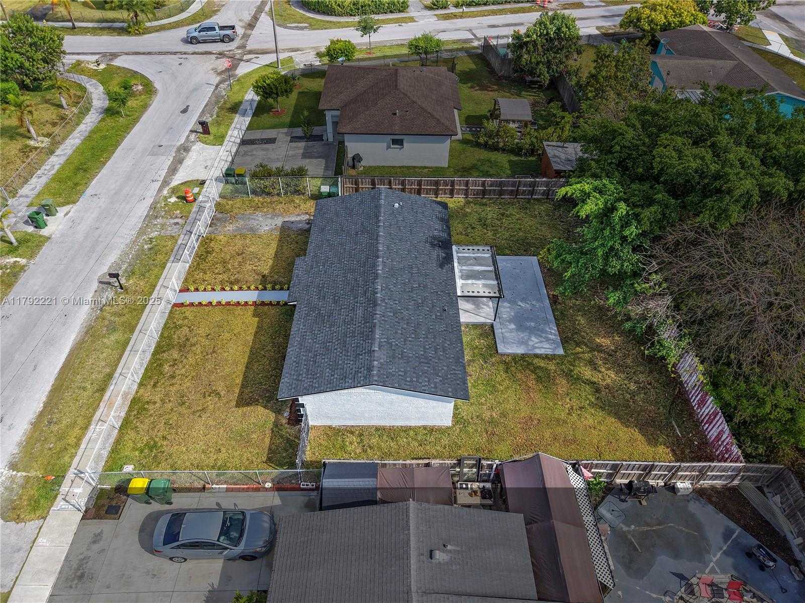 Small Image of 439 SOUTH WEST 17TH TER, Homestead Number 25