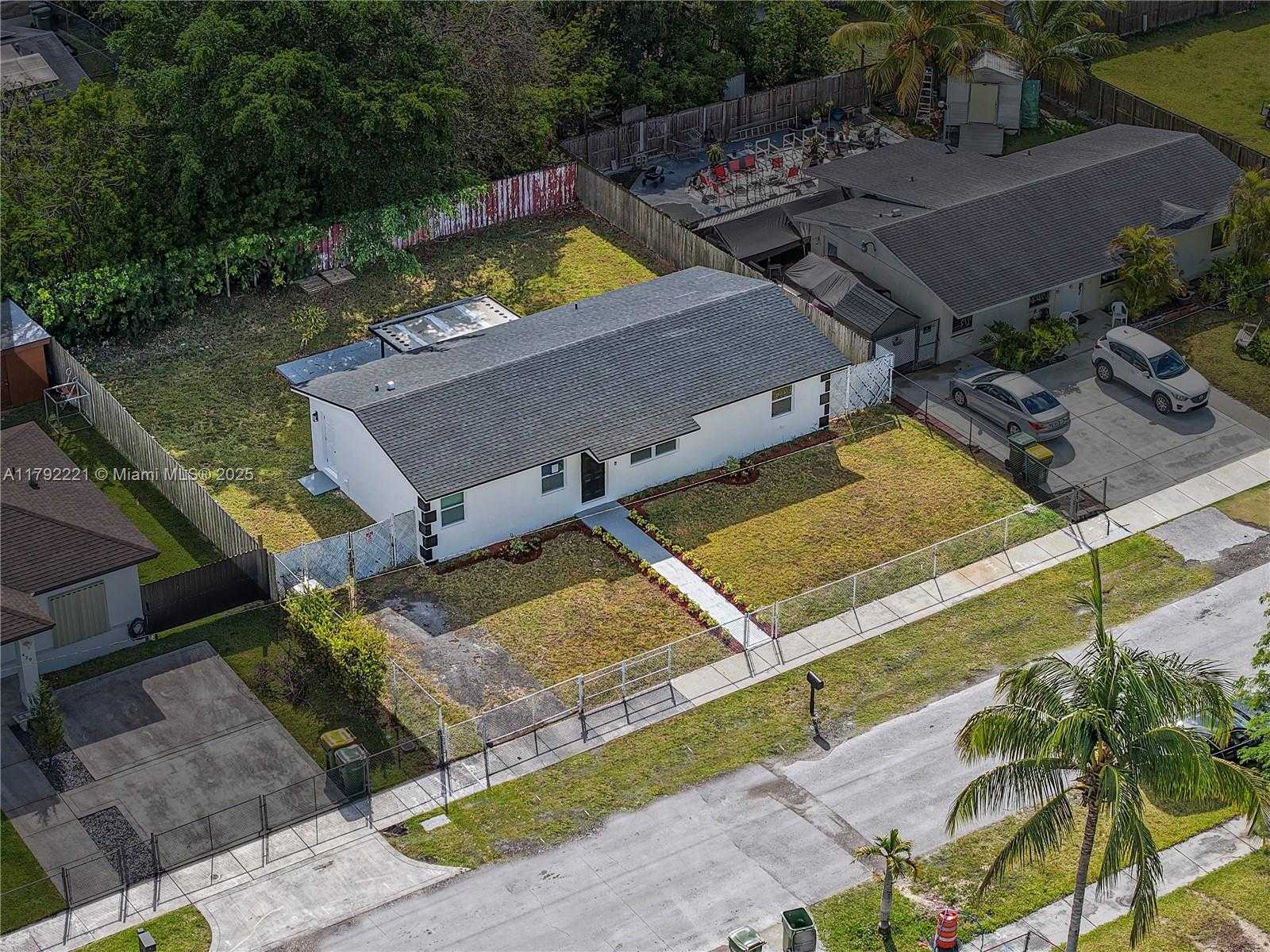 Small Image of 439 SOUTH WEST 17TH TER, Homestead Number 26