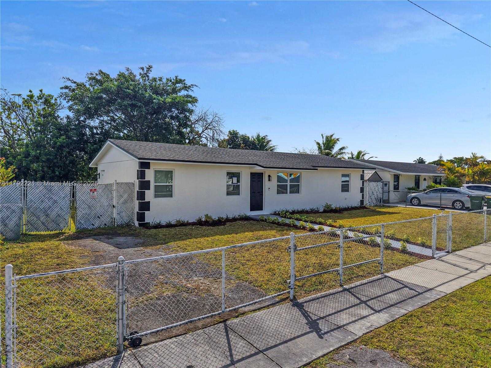 Small Image of 439 SOUTH WEST 17TH TER, Homestead Number 3