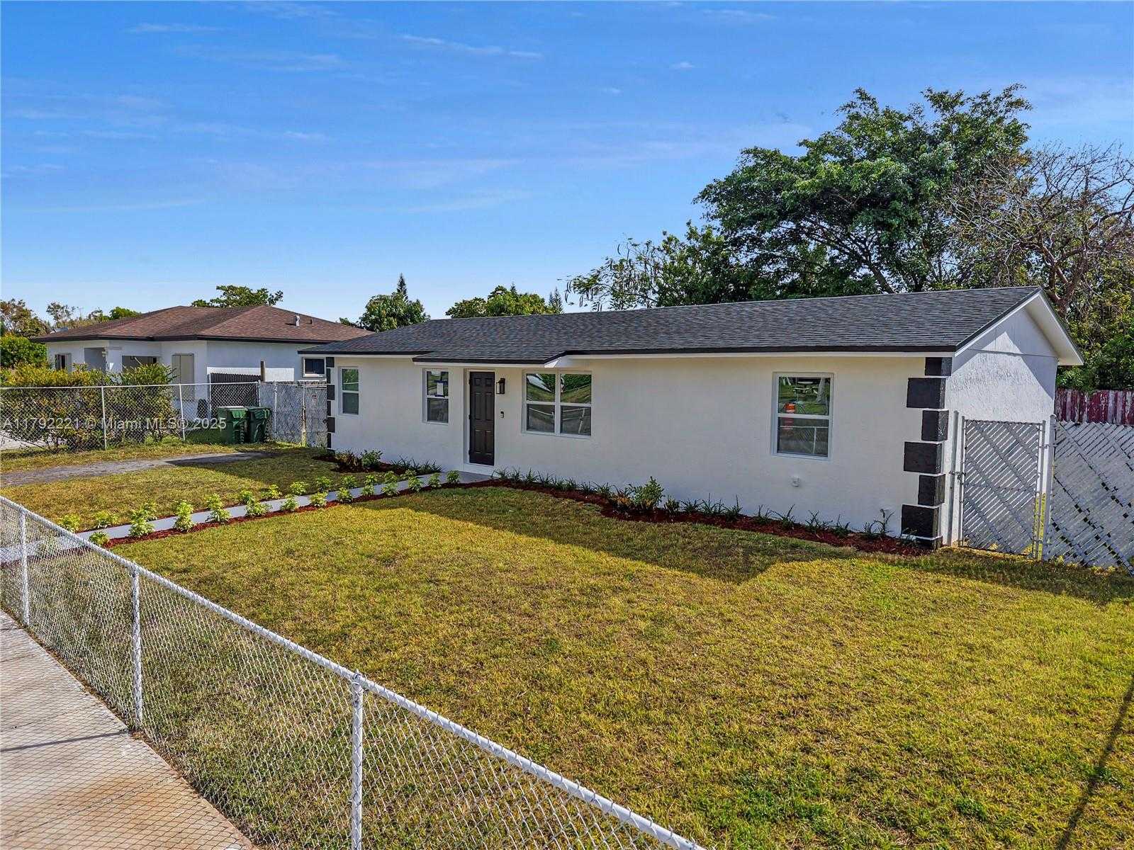 Small Image of 439 SOUTH WEST 17TH TER, Homestead Number 4