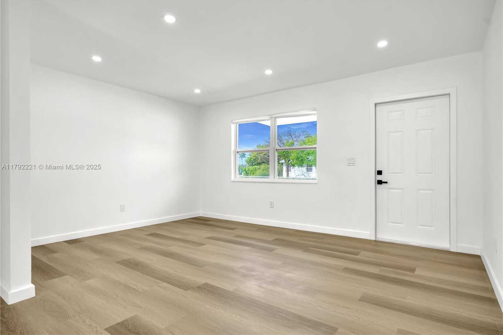 Small Image of 439 SOUTH WEST 17TH TER, Homestead Number 5