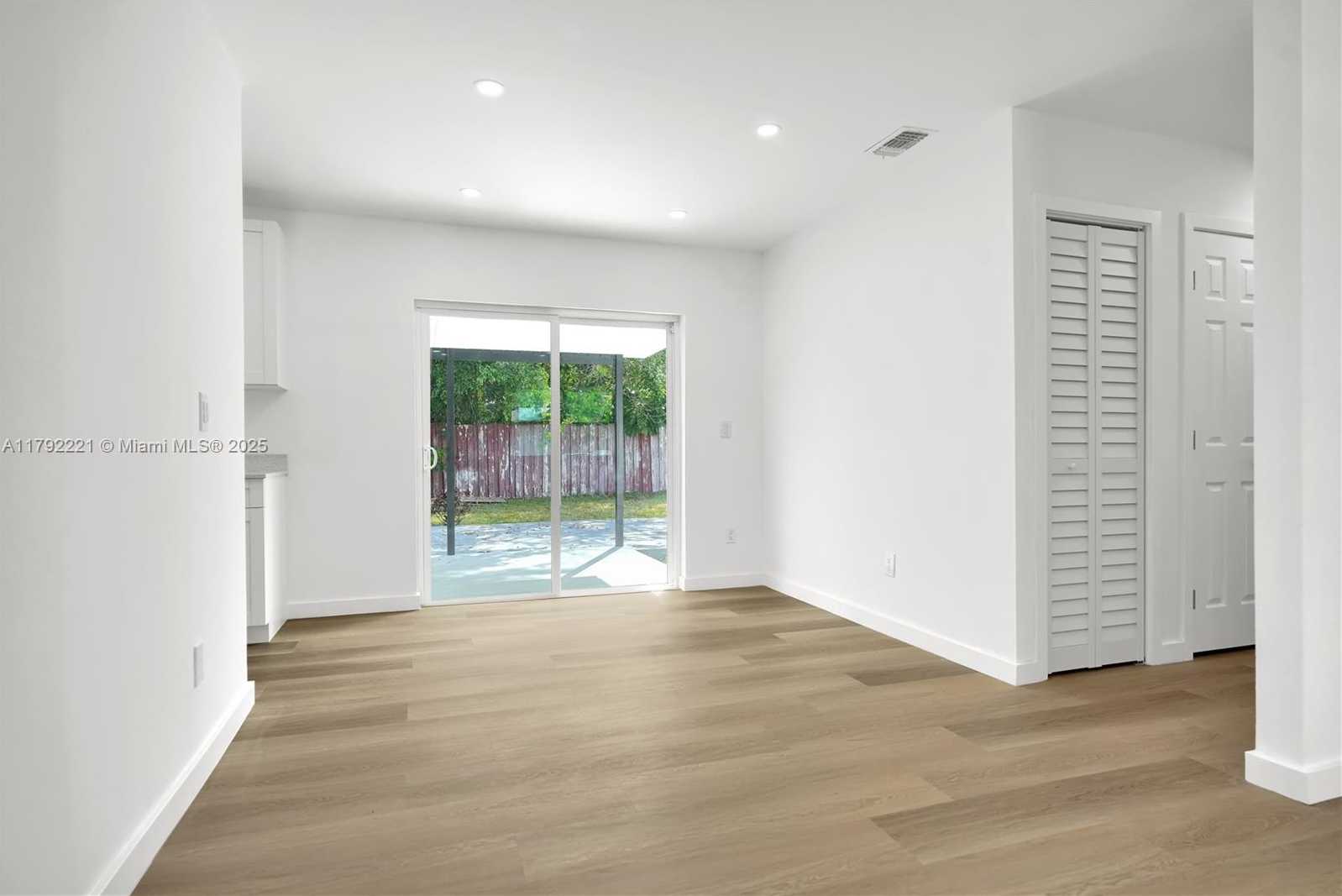 Small Image of 439 SOUTH WEST 17TH TER, Homestead Number 6